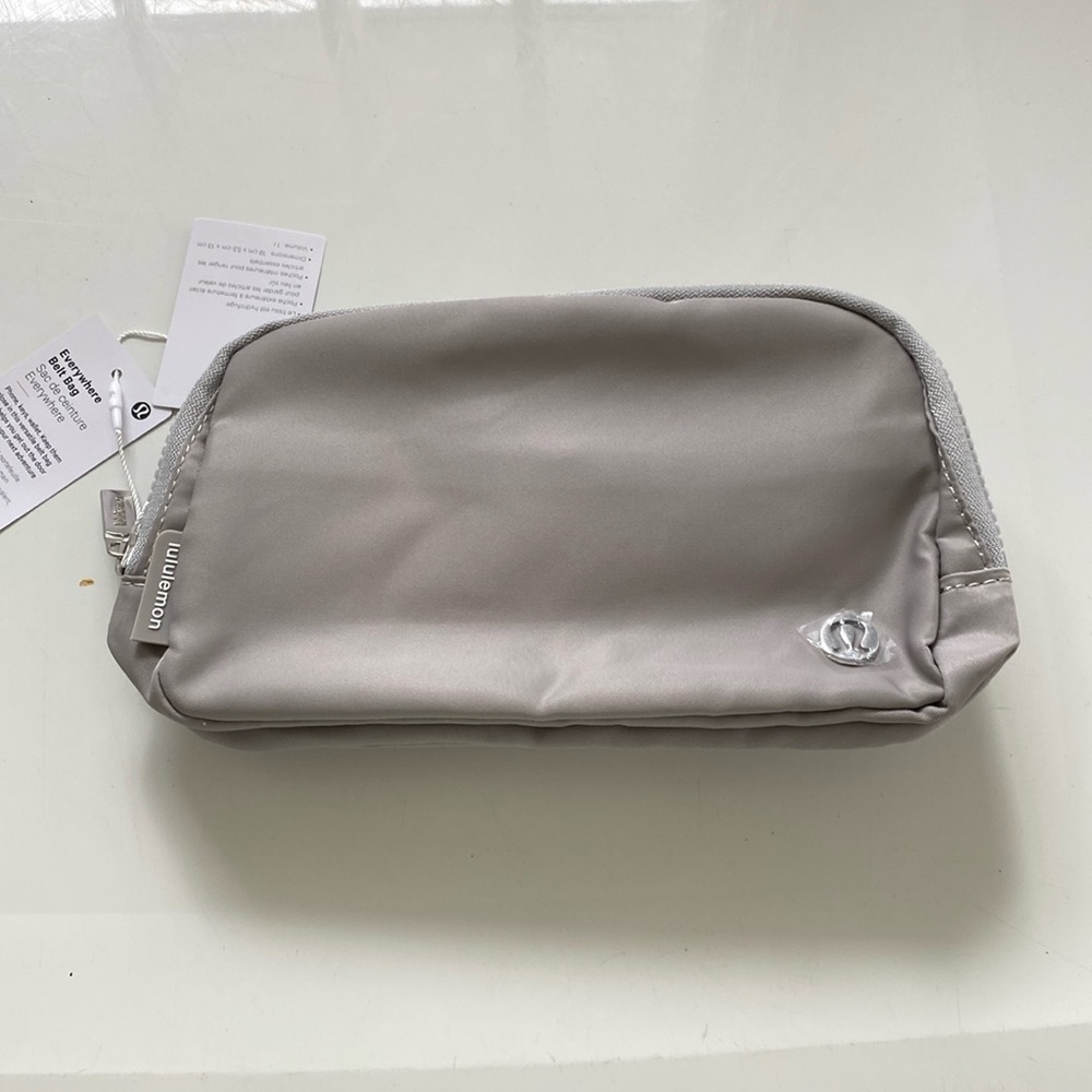 Lululemon Everywhere belt bag